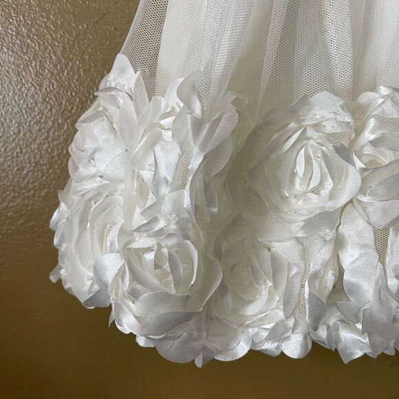 Two 18M dresses by OshKosh and Nannette baby. - Picture 9 of 12